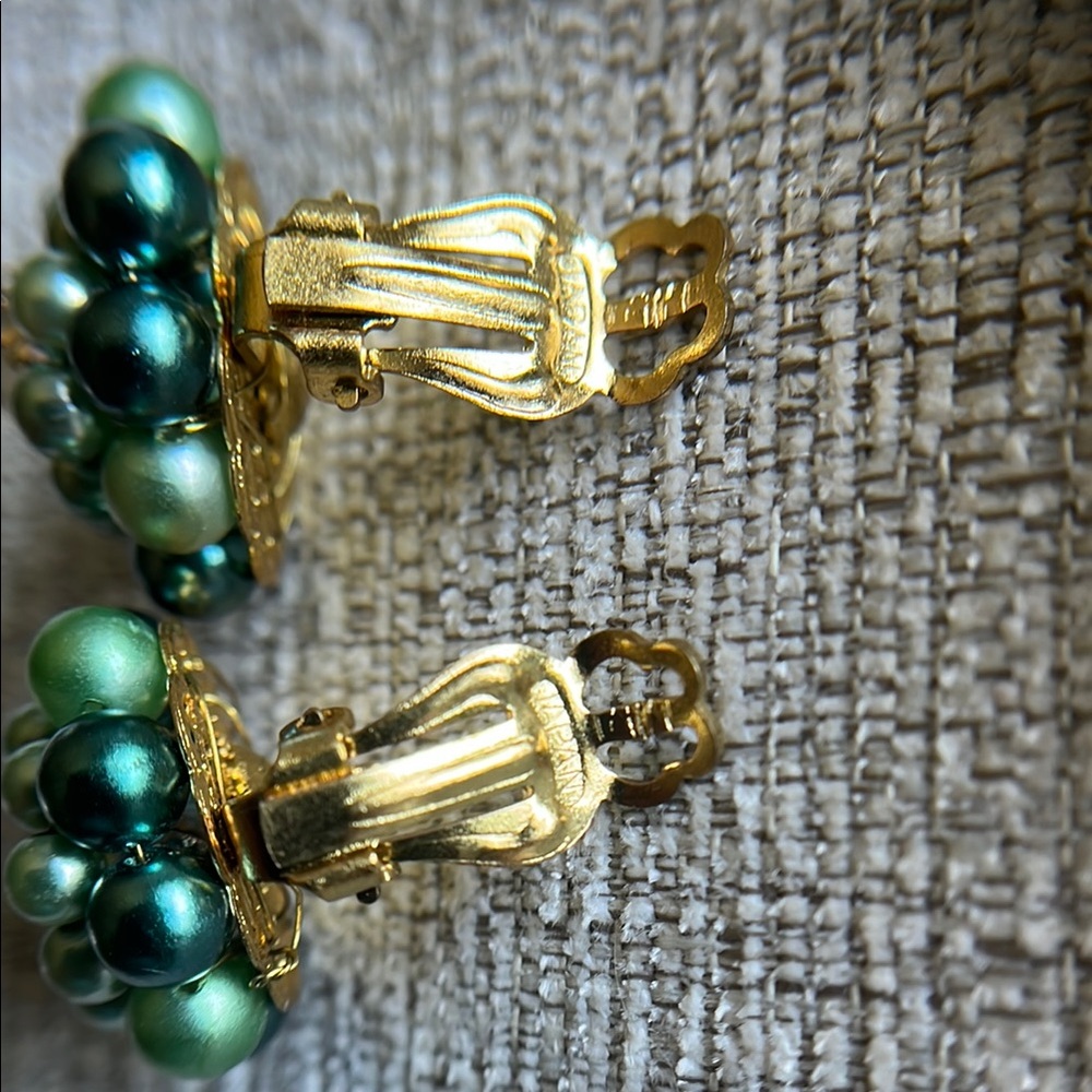 Lustrous Green Multi-Strand Necklace, Japan - Picture 10 of 11